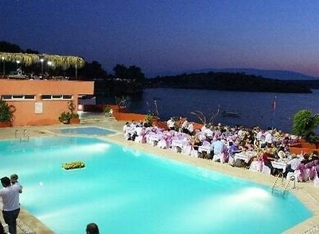 Hotel Leon Foça Exterior photo